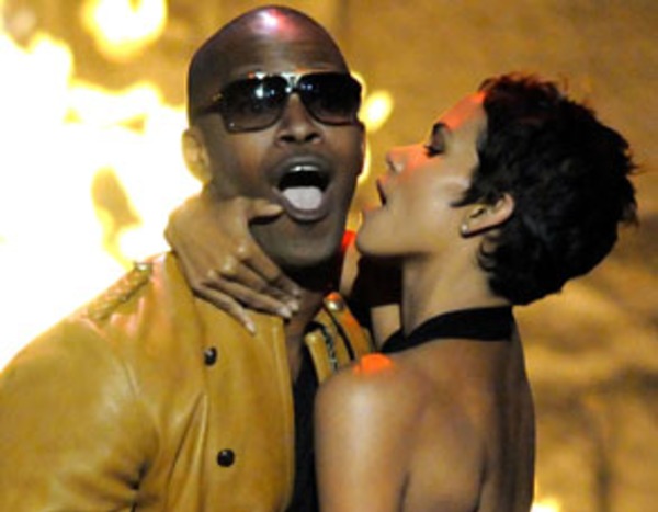 Jamie foxx dating halle berry